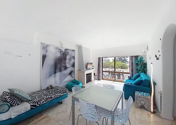 Oura White View 2 Min Walk Sea * Albufeira