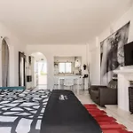 Apartmán Oura White View 2 Min Walk Sea